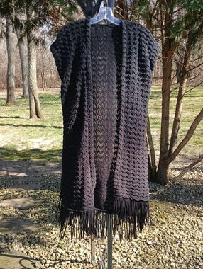 2 CHIC KNIT VEST WITH FRINGE sz M